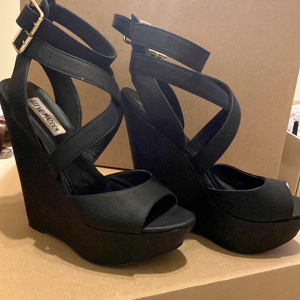 Steve Madden Strappy Black Wedges